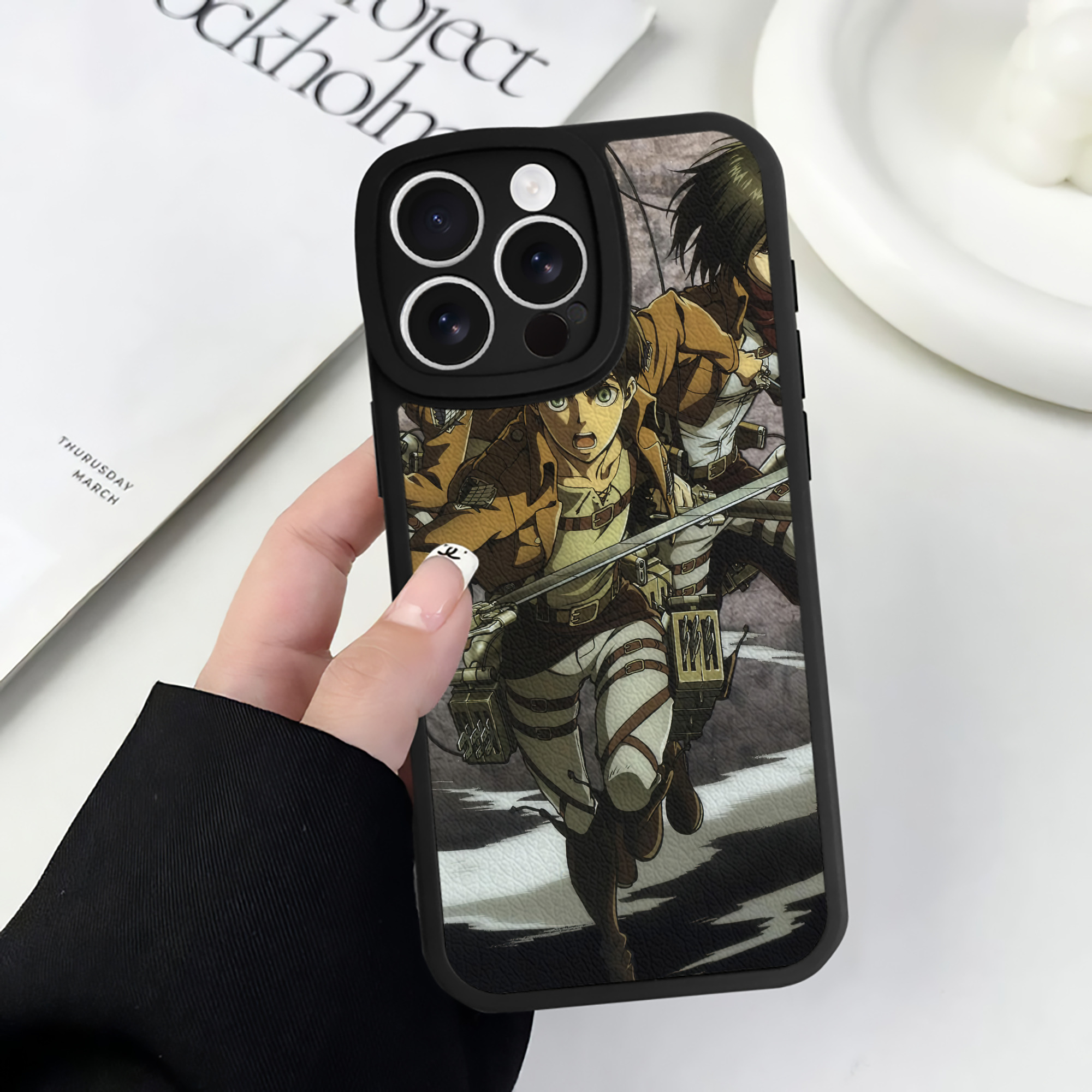 （画像用） 進撃の巨人 Attack on Titan 【iPhone 16シリーズ対応】シリコンスマホケース（レザー調） 材質：シリコン